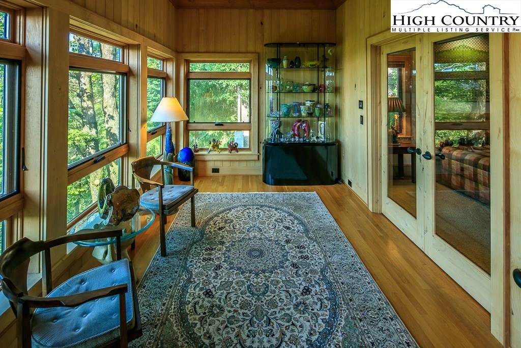 Image number 9 for the current listing