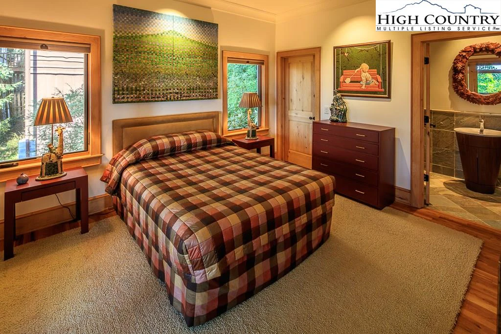 Image number 10 for the current listing