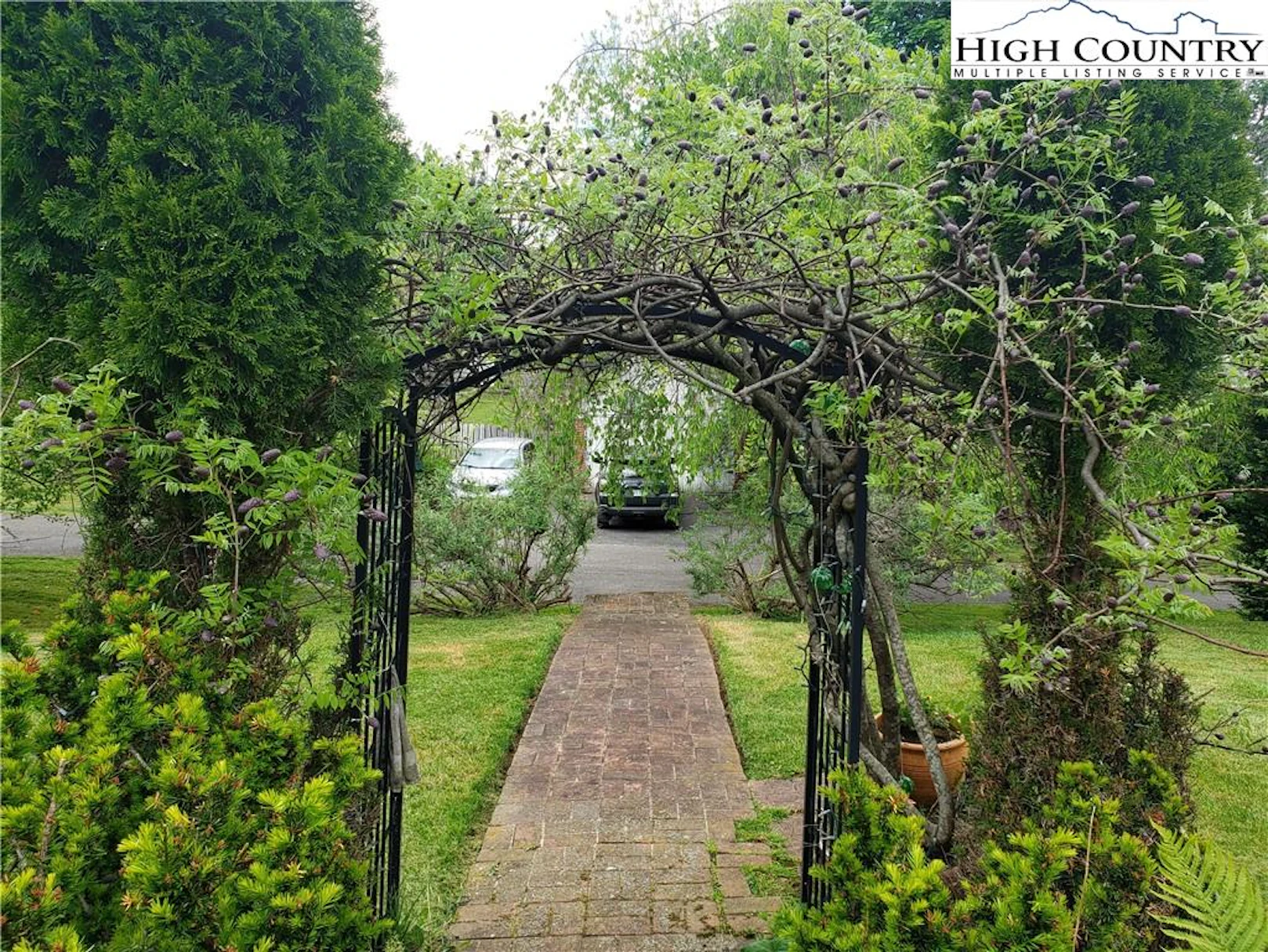 Image number 27 for the current listing