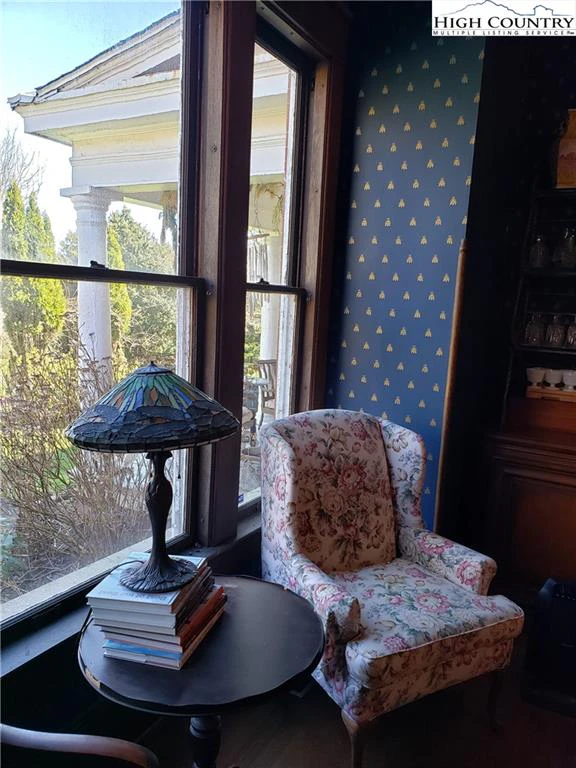 Image number 3 for the current listing