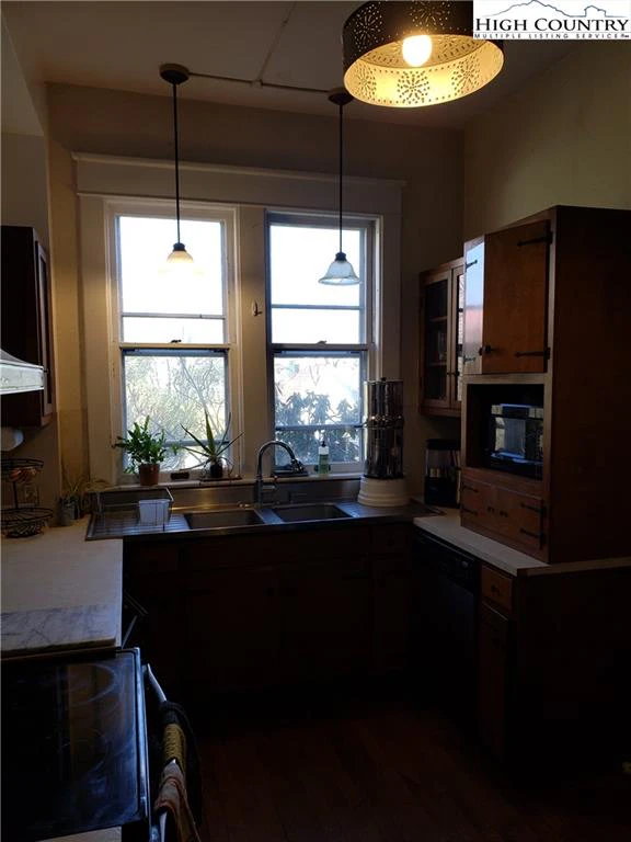 Image number 4 for the current listing
