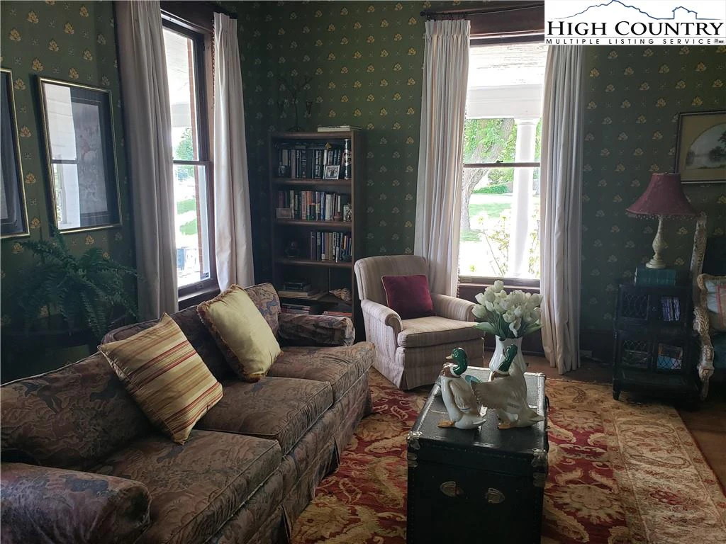 Image number 8 for the current listing