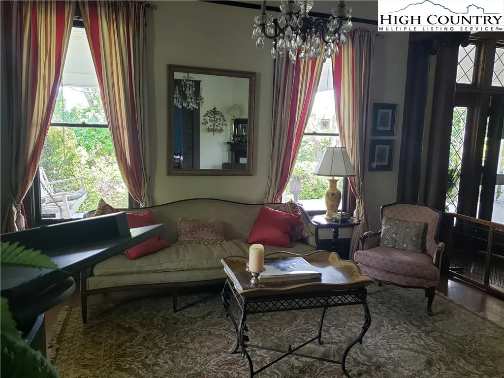 Image number 11 for the current listing