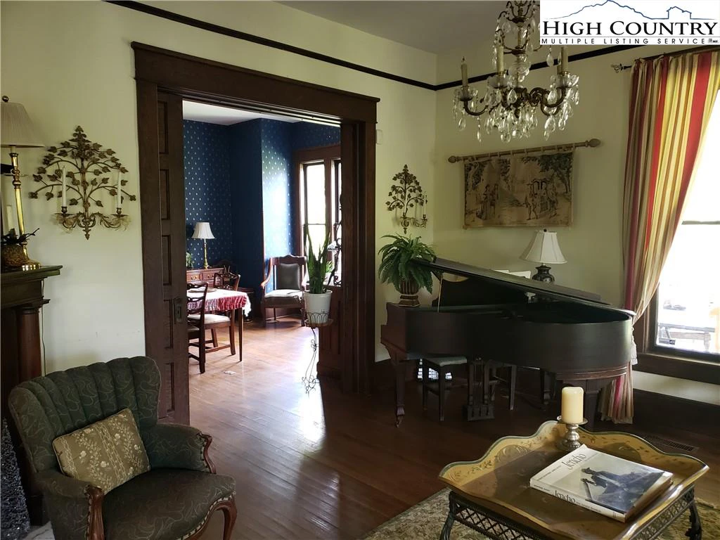 Image number 12 for the current listing
