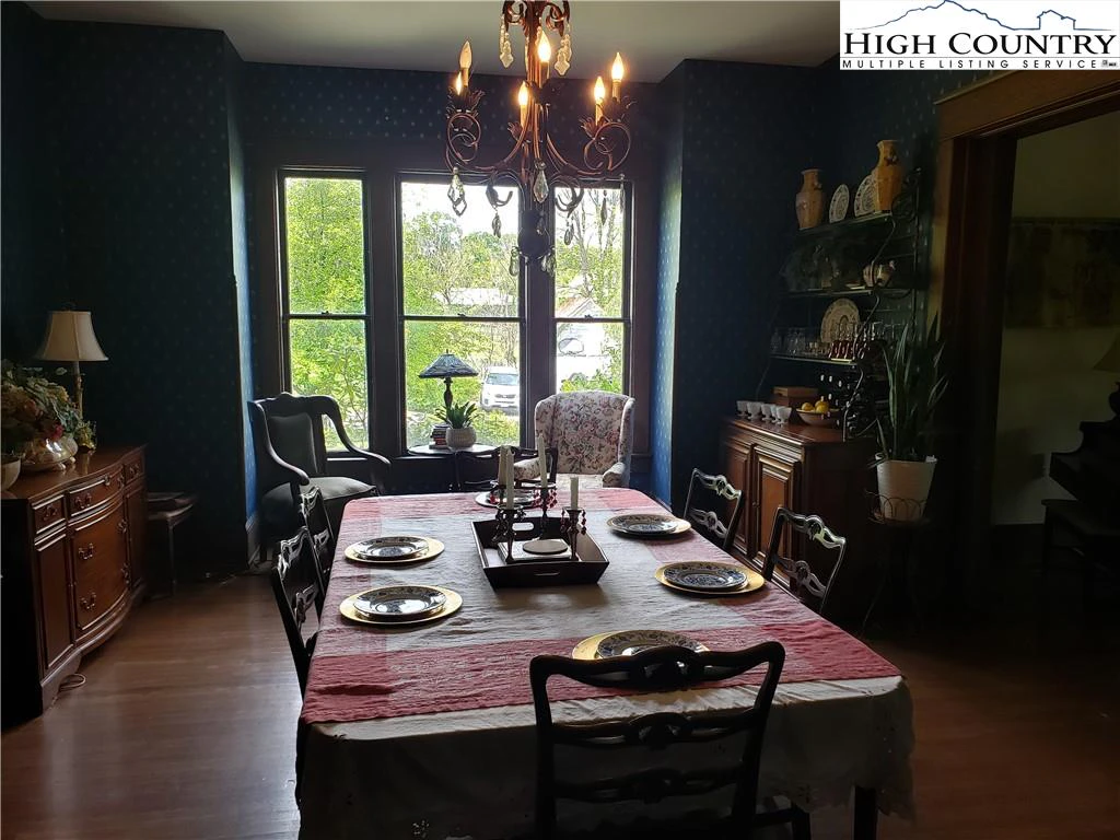 Image number 2 for the current listing