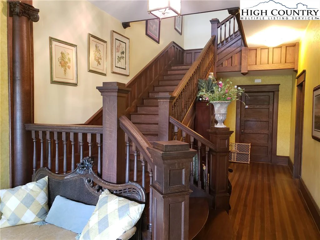 Image number 15 for the current listing
