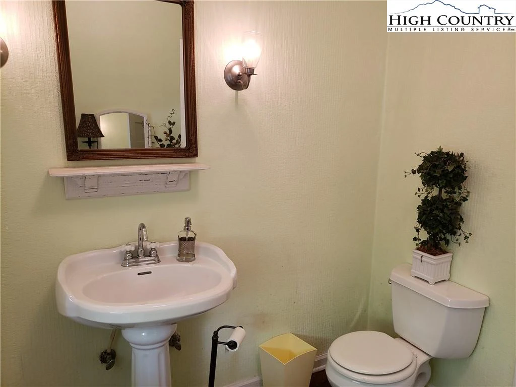 Image number 20 for the current listing