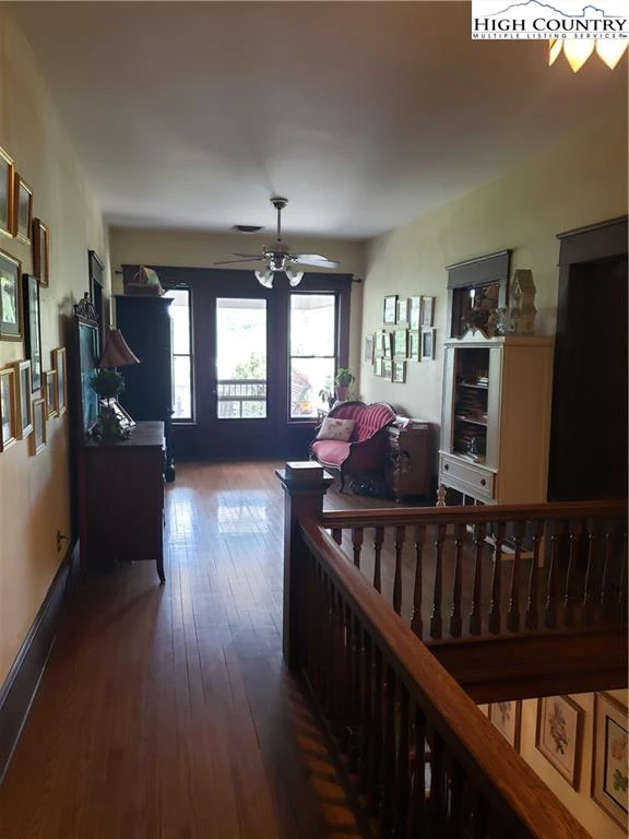 Image number 21 for the current listing
