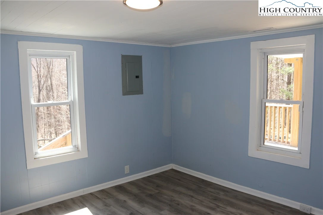 Image number 14 for the current listing