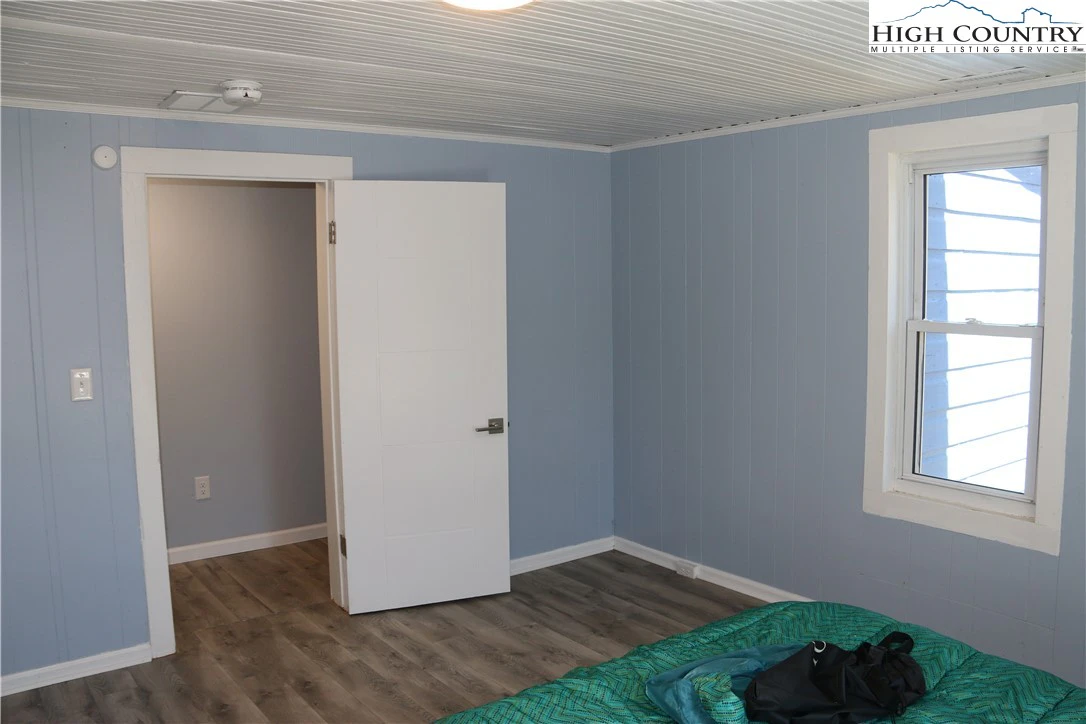Image number 5 for the current listing