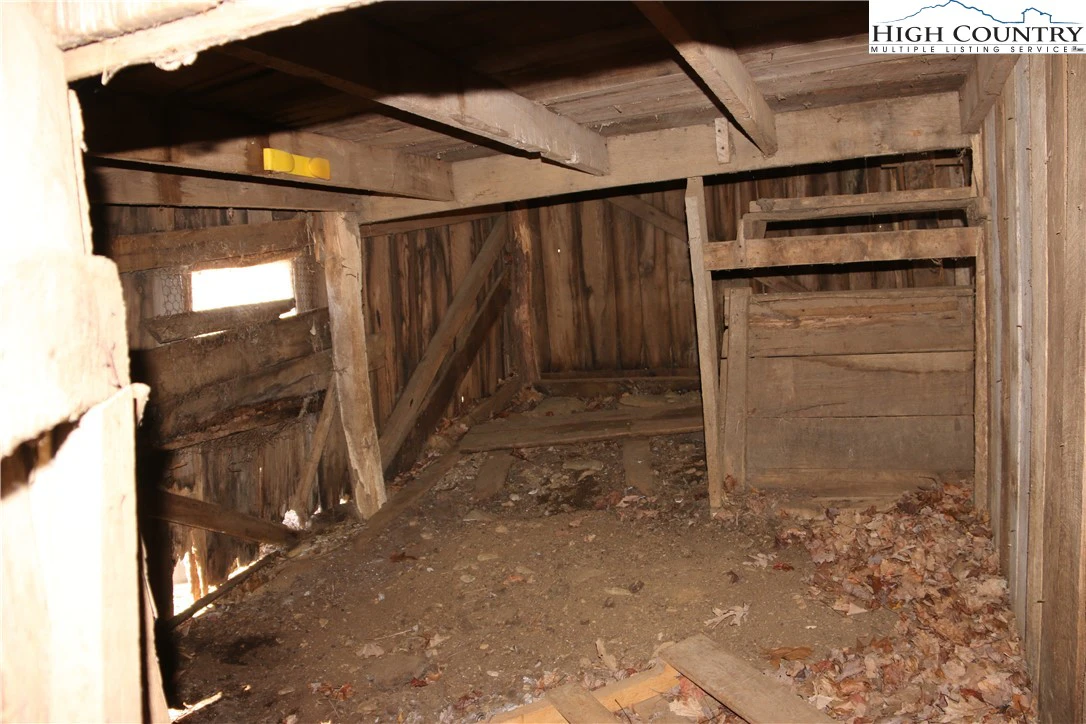 Image number 16 for the current listing