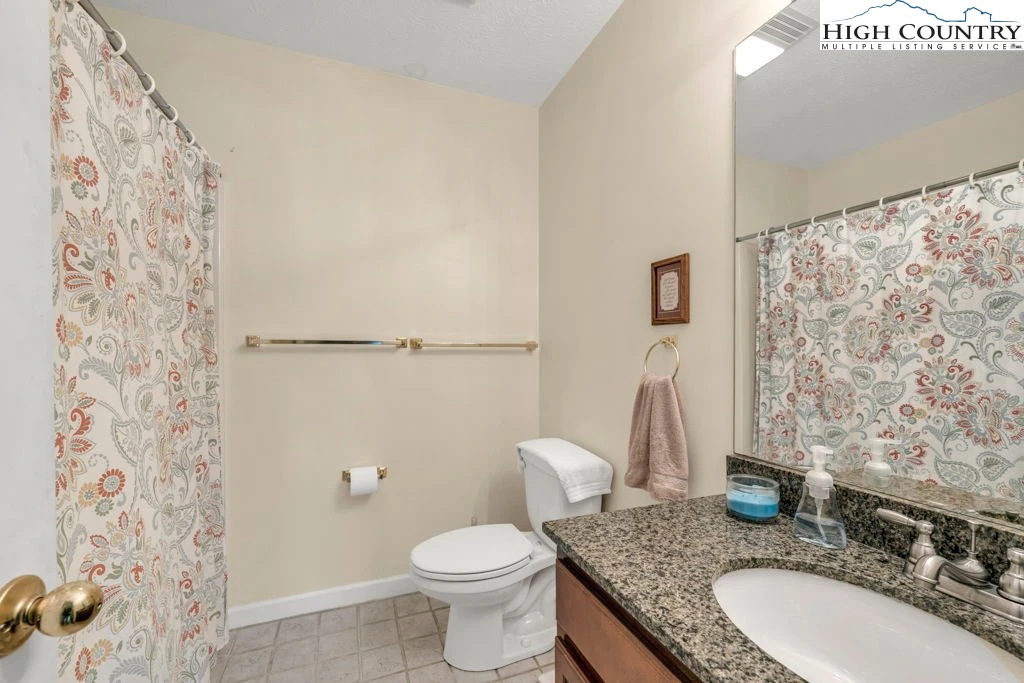 Image number 3 for the current listing