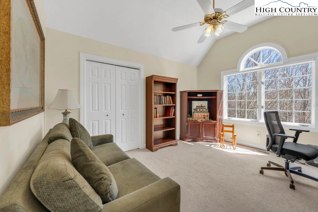 Image number 5 for the current listing