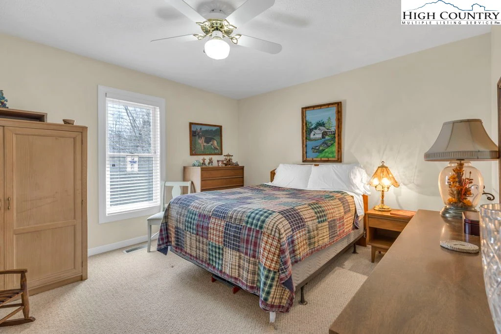 Image number 7 for the current listing