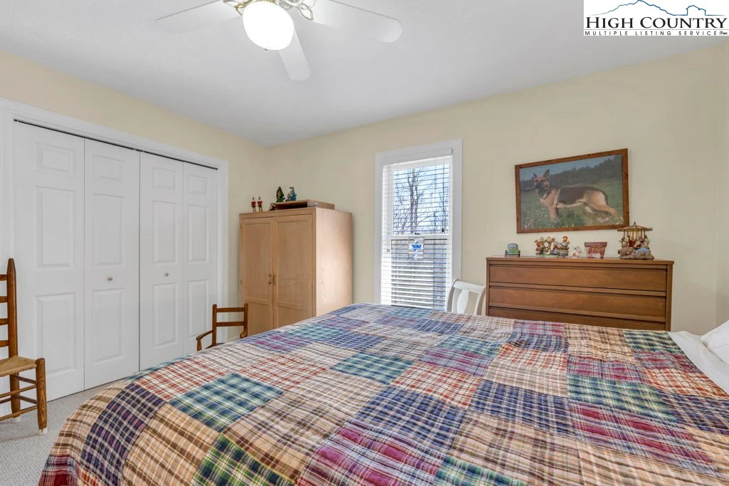 Image number 9 for the current listing