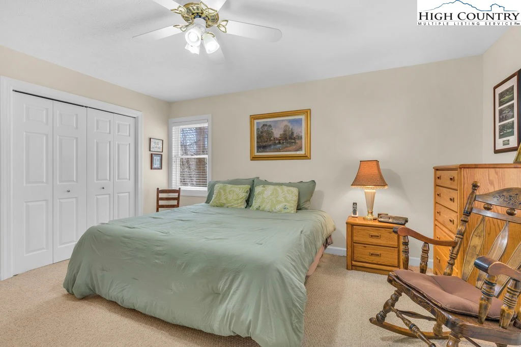 Image number 2 for the current listing