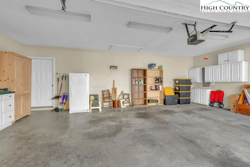 Image number 16 for the current listing