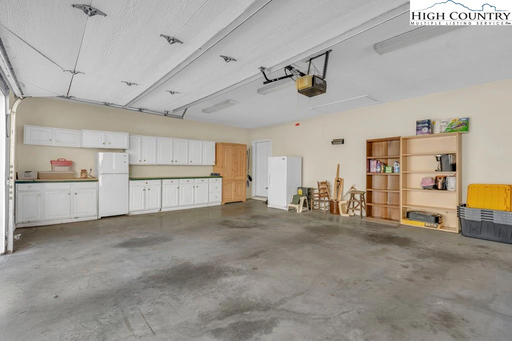 Image number 17 for the current listing