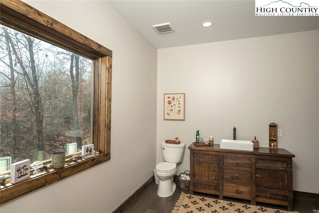 Image number 2 for the current listing