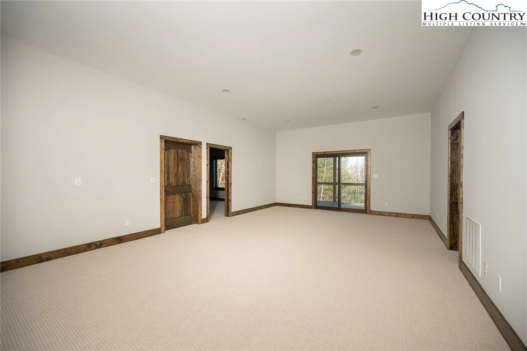 Image number 5 for the current listing