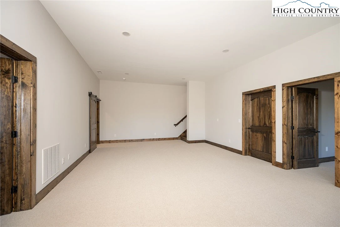 Image number 3 for the current listing