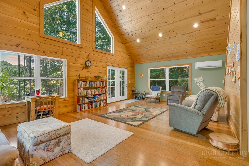 Image number 5 for the current listing