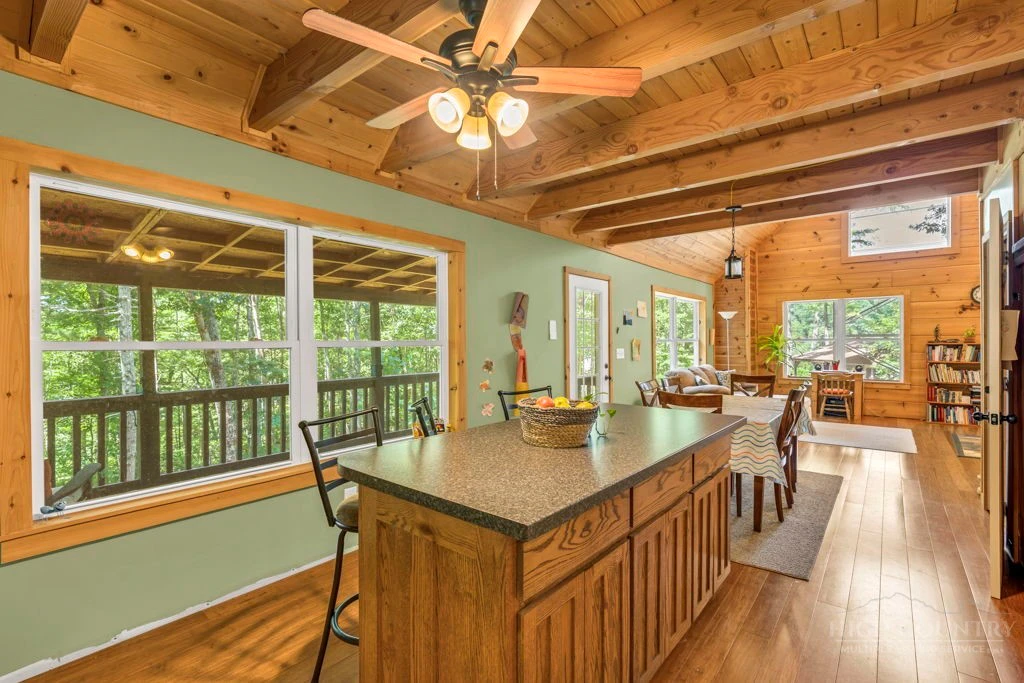 Image number 9 for the current listing