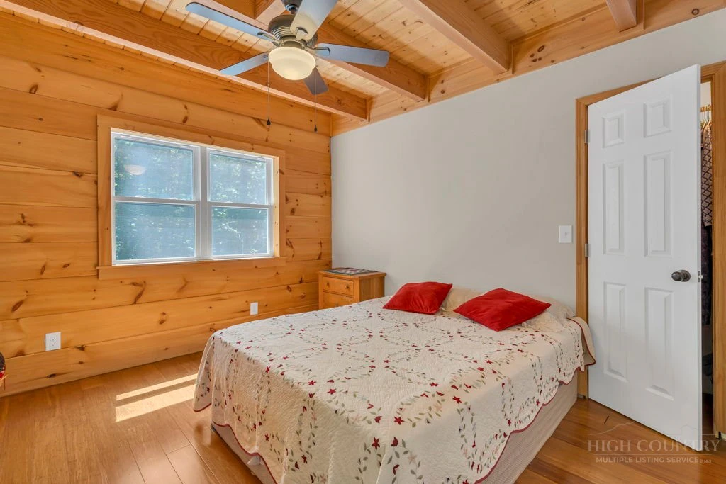 Image number 11 for the current listing