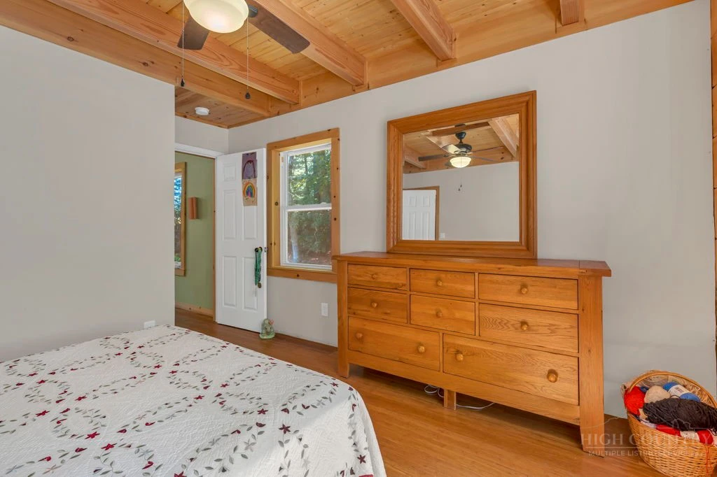 Image number 12 for the current listing