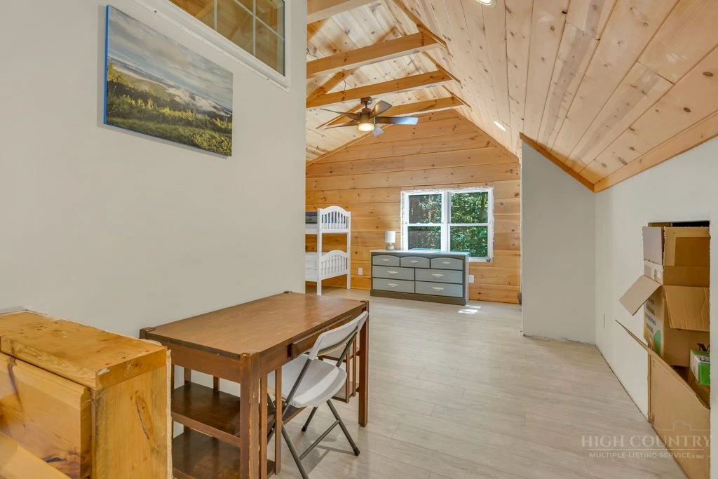Image number 14 for the current listing