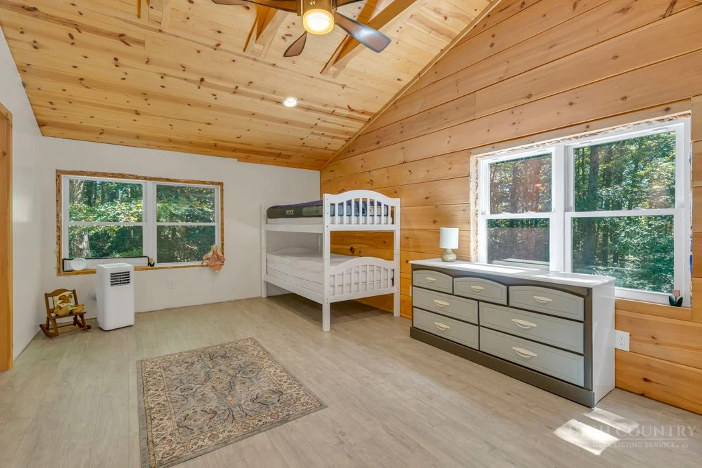 Image number 15 for the current listing