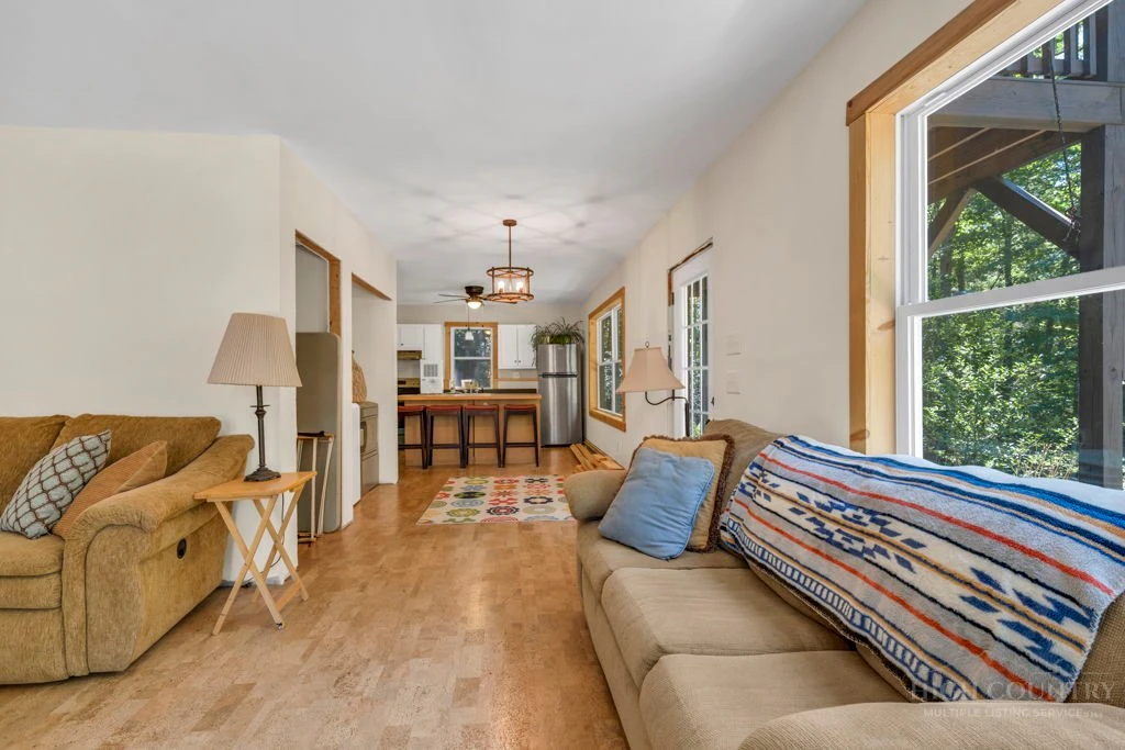 Image number 21 for the current listing
