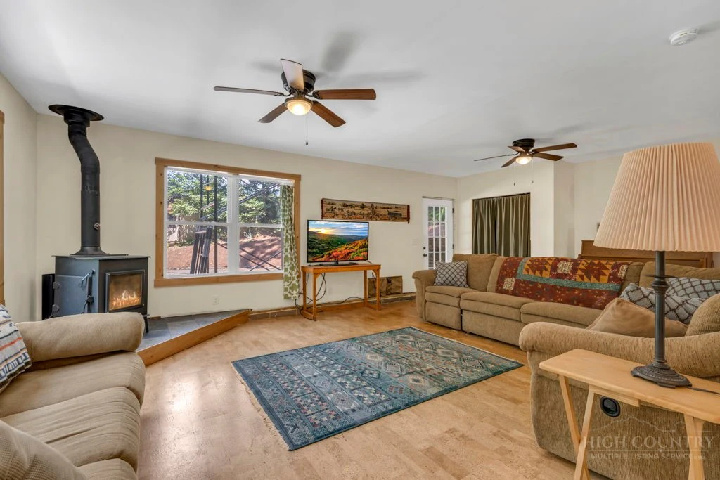 Image number 18 for the current listing
