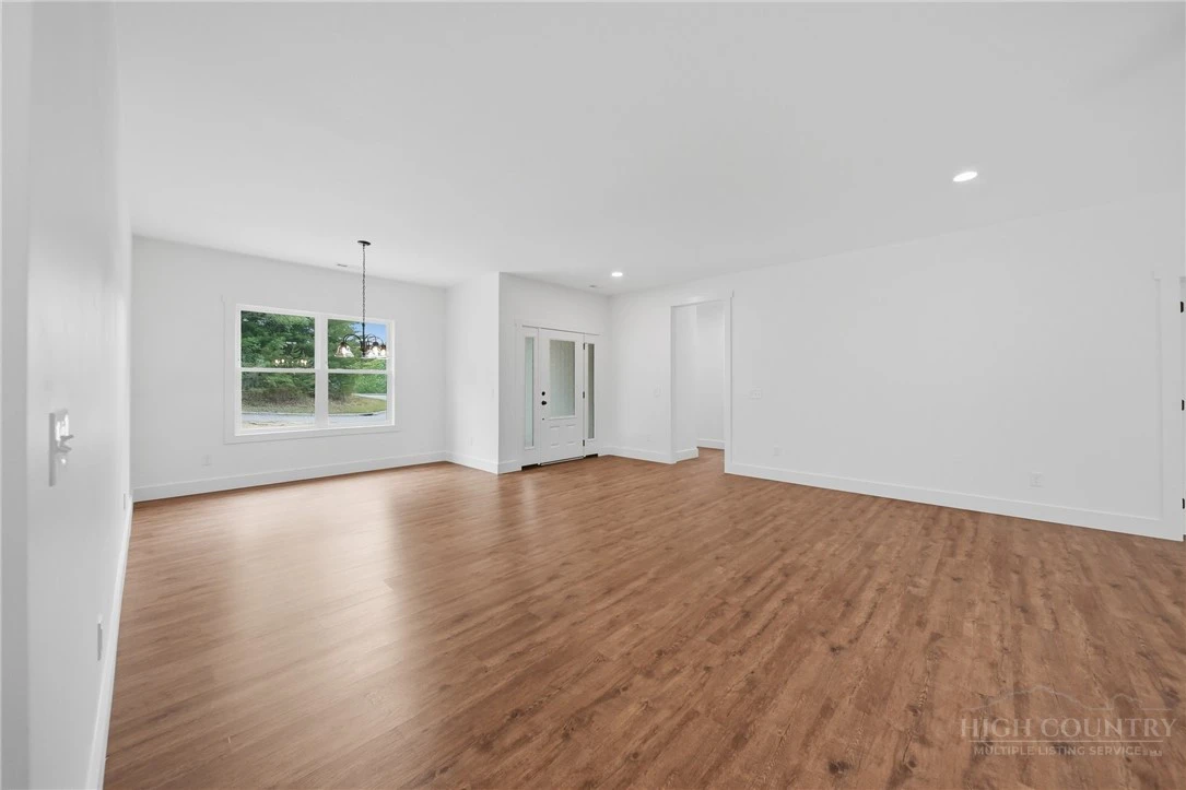Image number 8 for the current listing