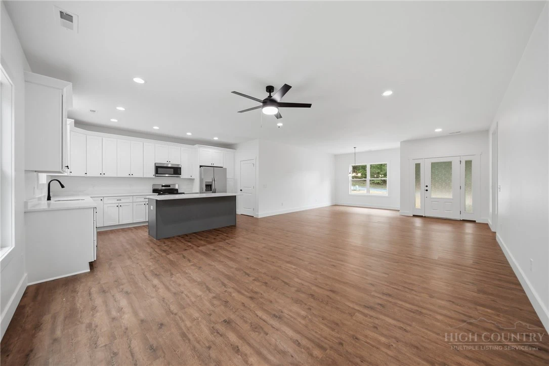 Image number 9 for the current listing
