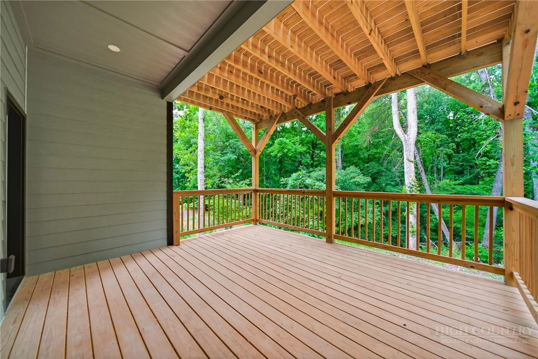 Image number 17 for the current listing
