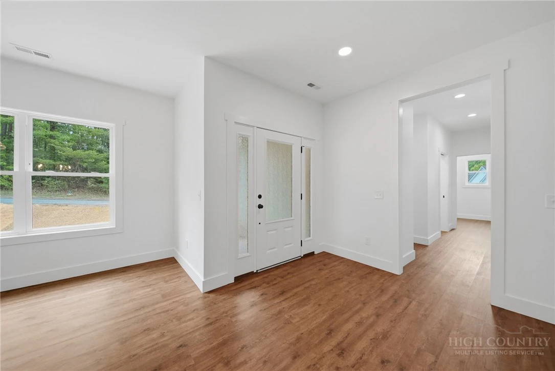 Image number 4 for the current listing