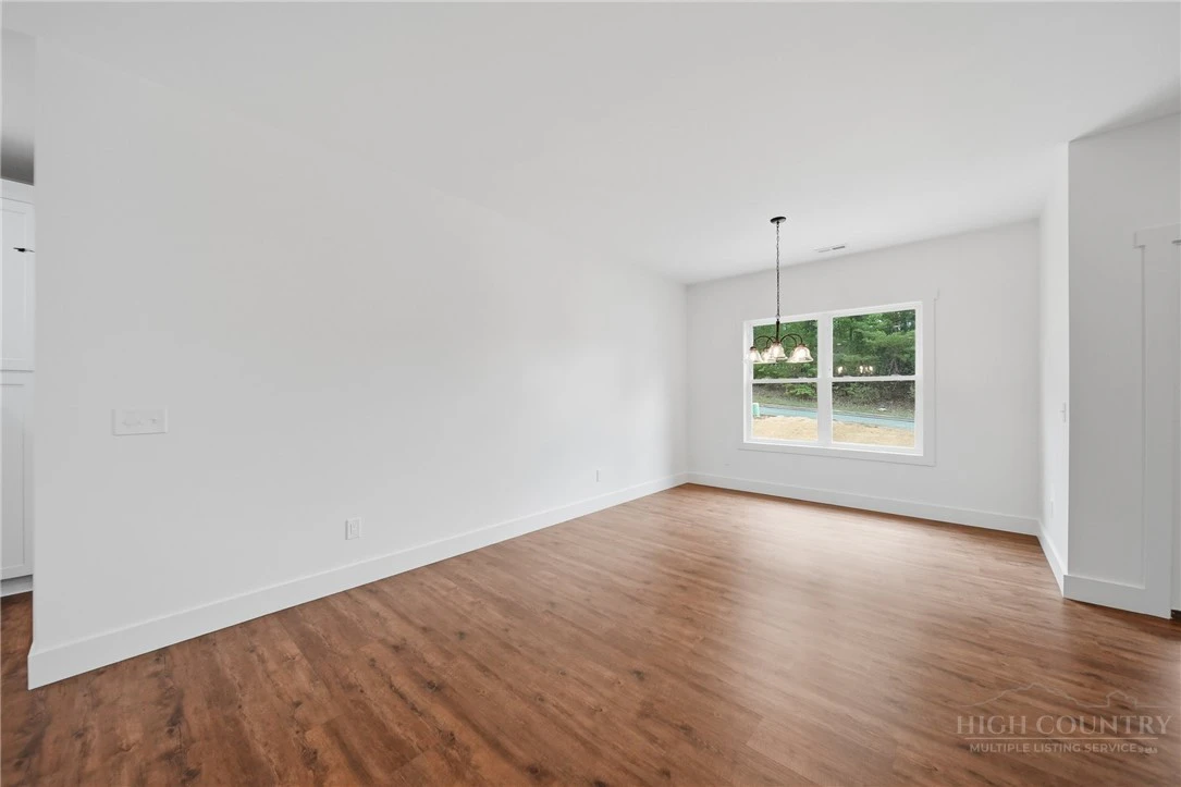 Image number 5 for the current listing