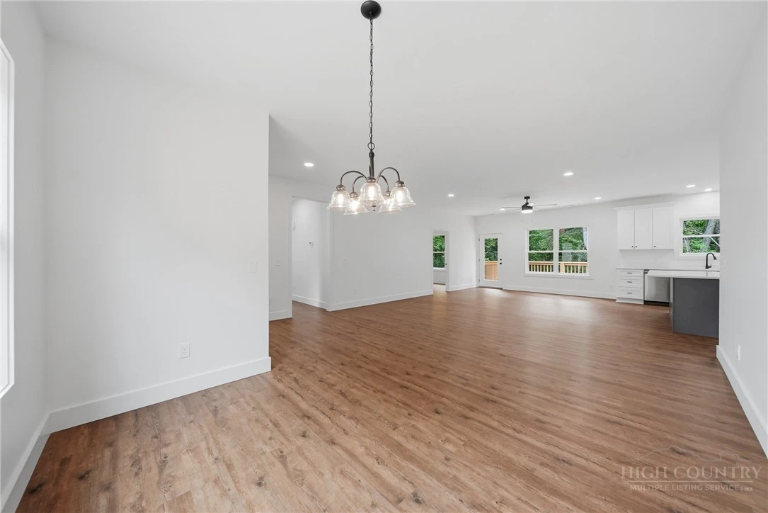 Image number 6 for the current listing