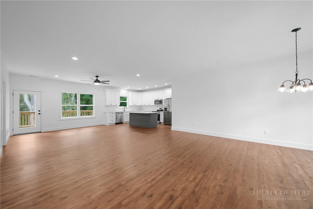 Image number 7 for the current listing