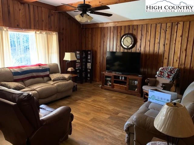 Image number 13 for the current listing