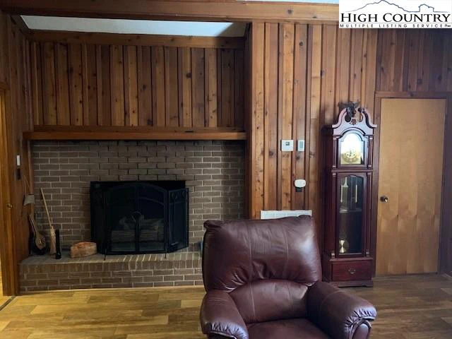 Image number 12 for the current listing