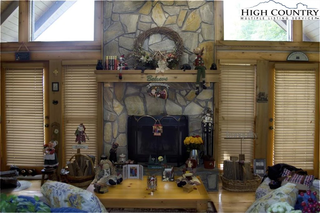 Image number 18 for the current listing