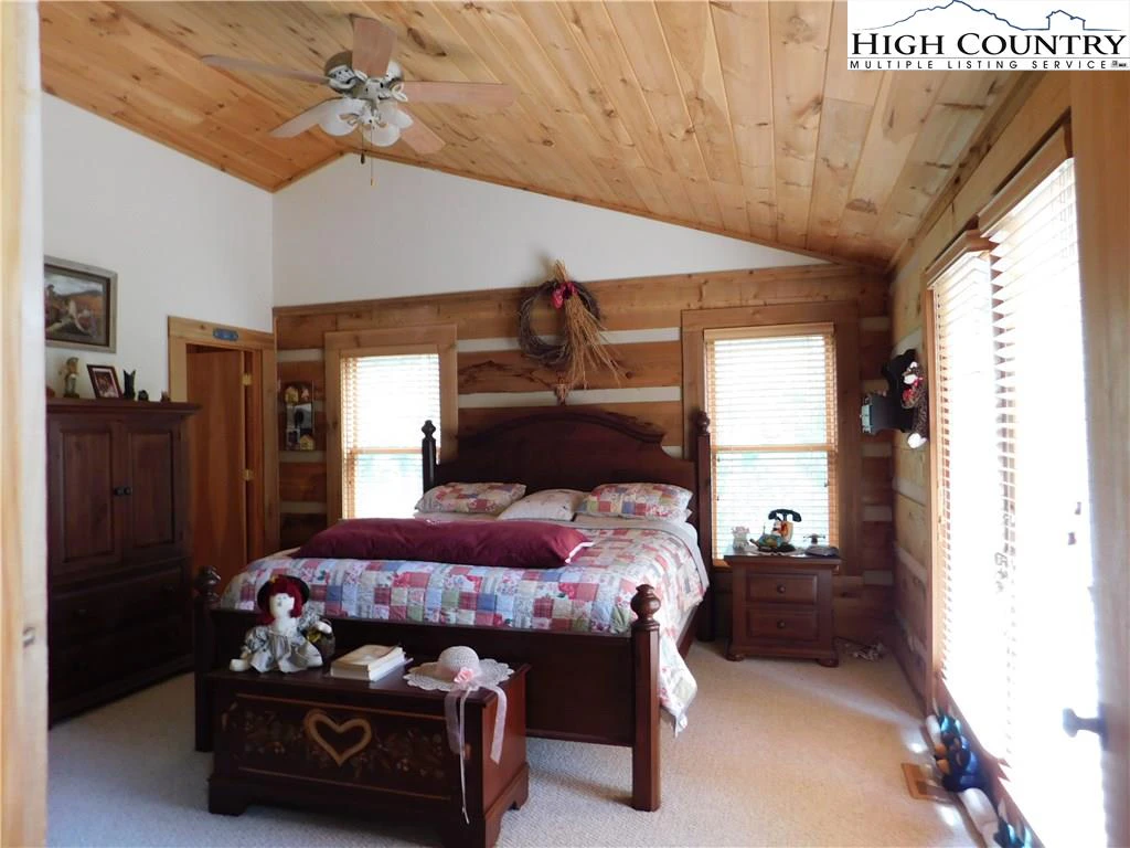 Image number 2 for the current listing
