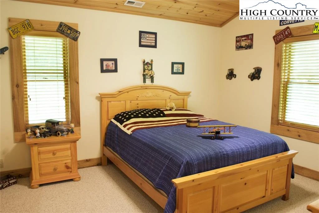 Image number 13 for the current listing