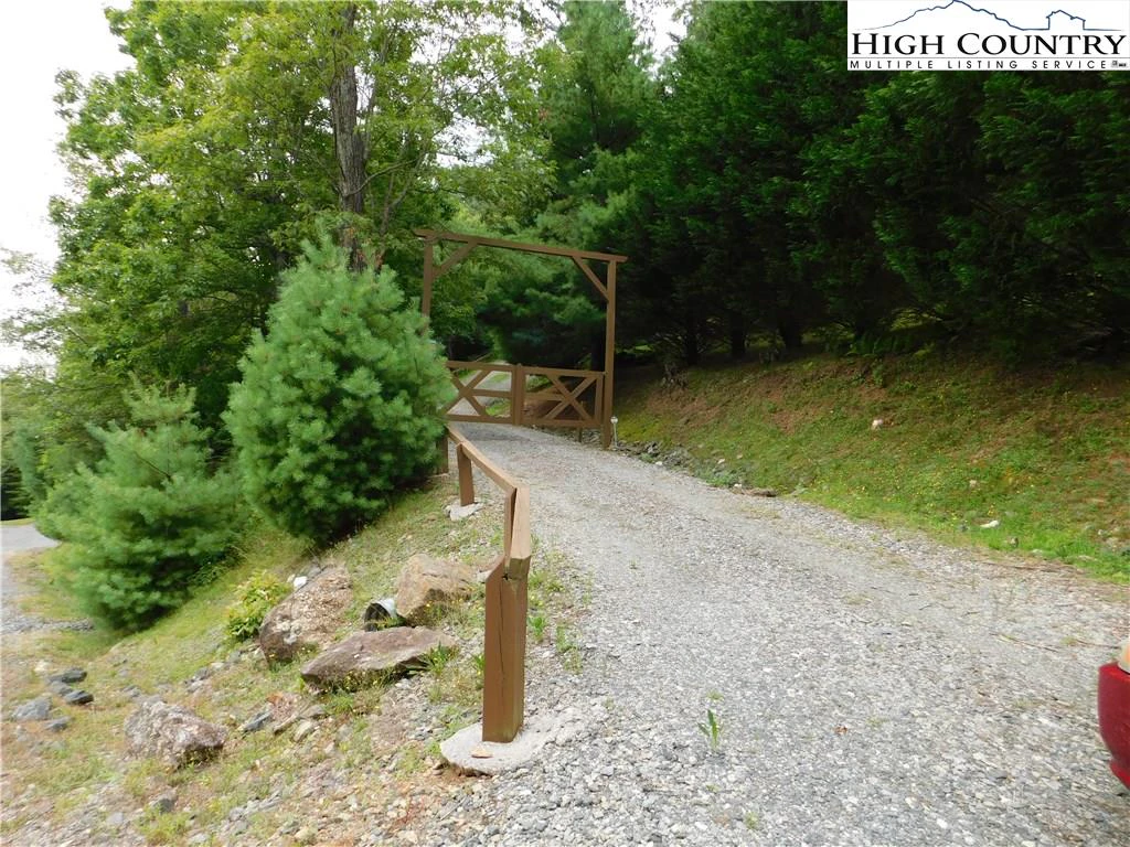 Image number 9 for the current listing