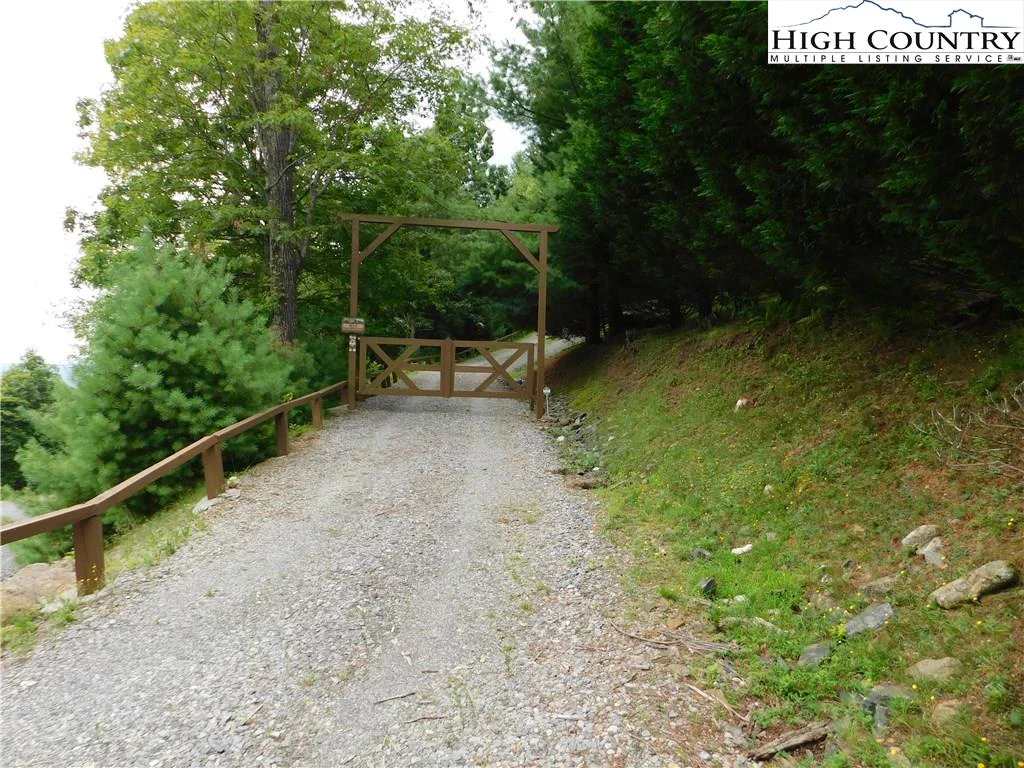 Image number 8 for the current listing