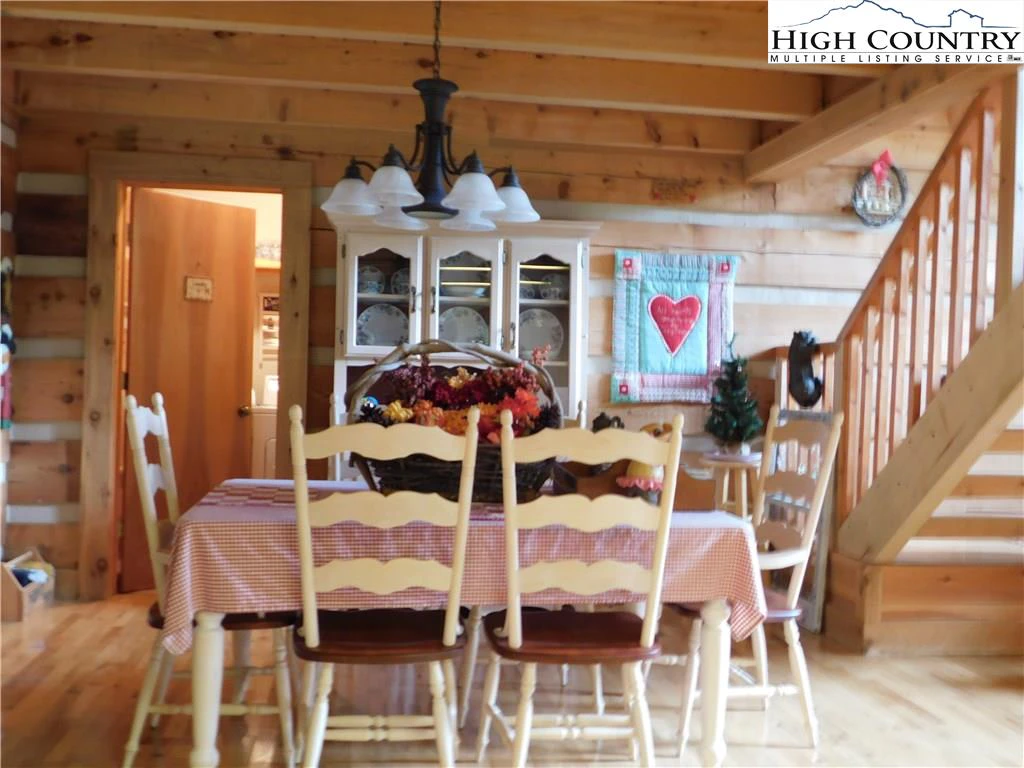 Image number 20 for the current listing
