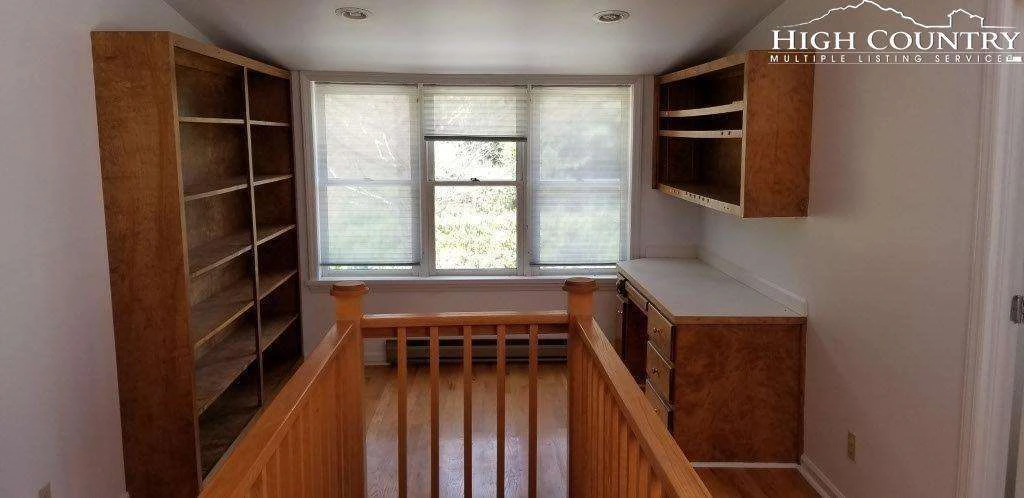 Image number 21 for the current listing