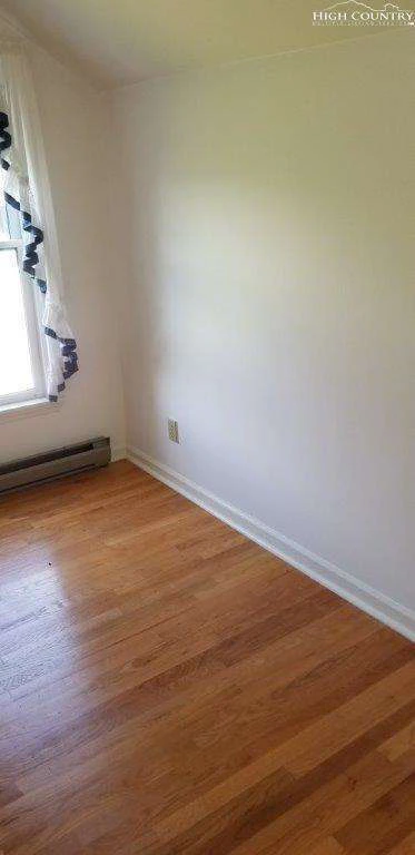 Image number 19 for the current listing
